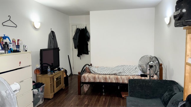 Temporary accommodation,Single Bed for a boy  Main Photo