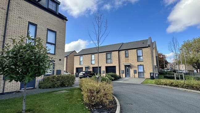 King Size Room in City Center - Some Bill Included Main Photo