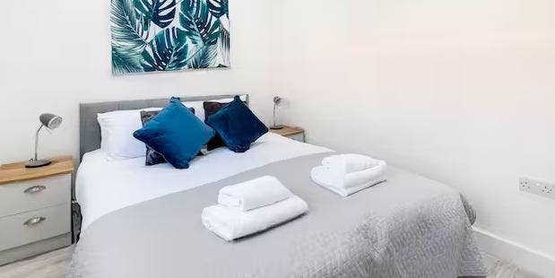 Affordable Cozy En-suite Opposite Station Main Photo