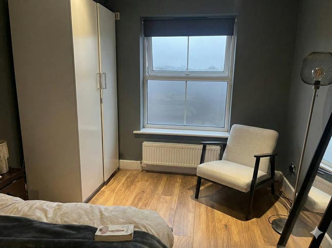 Dbl room, modern flat, all bills, share w/ 1 other Main Photo