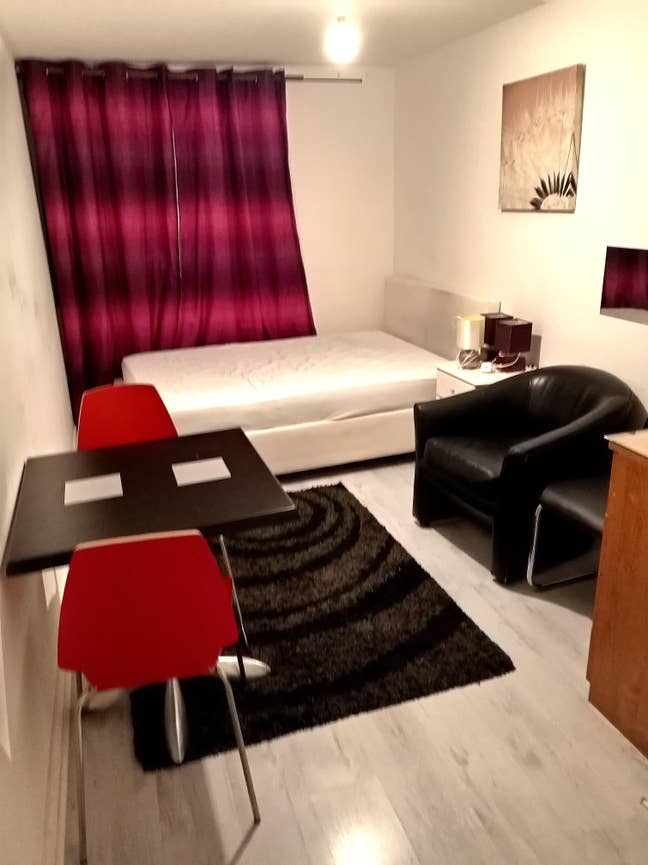 Large Double Room with Private Shower(SM1,Sutton)  Main Photo