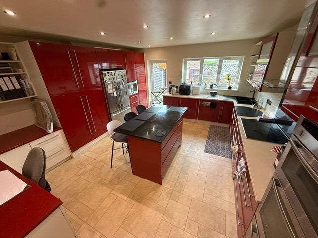 Spacious Double Room in a modern house Main Photo