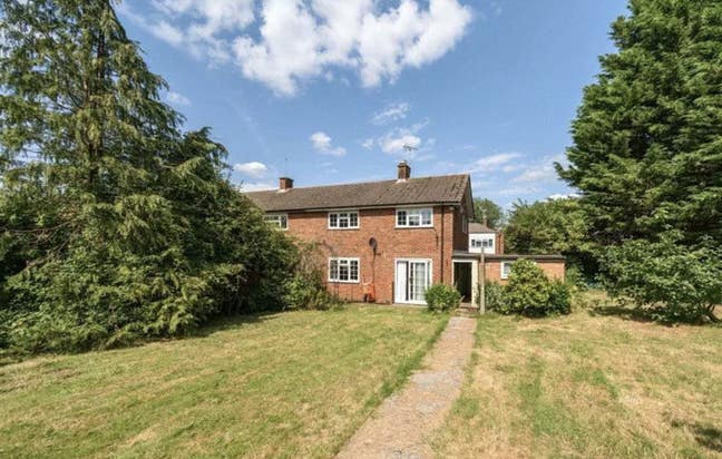  Single  room  available  -  girls preferred please
 Main Photo