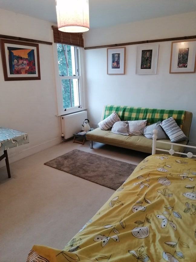 Bed - sit overlooking valley with views 5m Stroud Main Photo