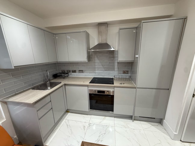 3 bedroom 2 bathroom available to rent  Main Photo