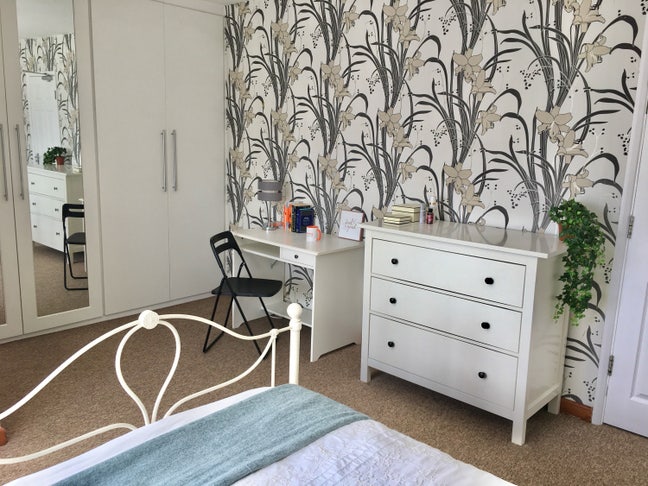 Large en-suite Double Room|Aldershot|Modern House Main Photo