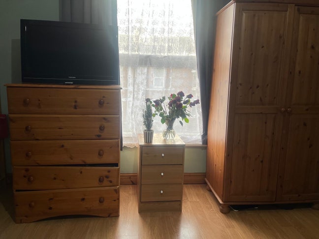 En-suite bedroom in character house all bills inc  Main Photo