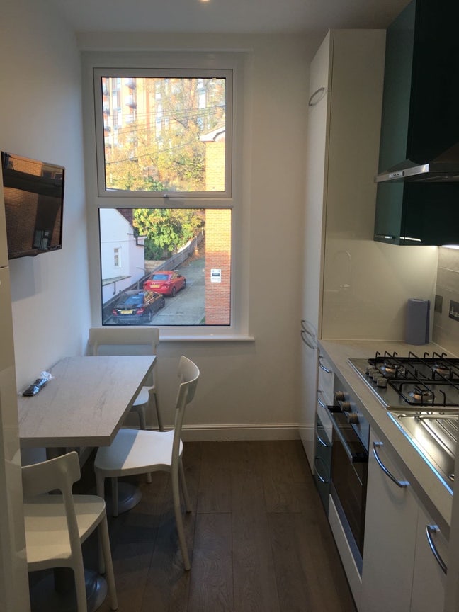 Spacious Double Room with Private Bathroom - Prime Main Photo