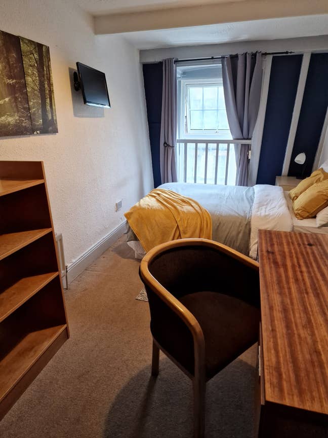 Large Double Room Next to Rvi Main Photo