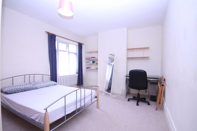Bright Double Room Available – SW17 (Bills inc) Main Photo
