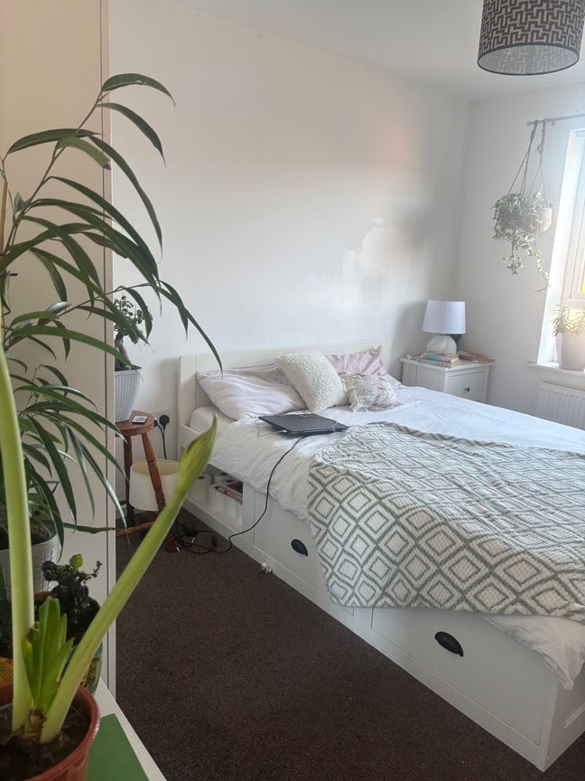 Large Double Room 10mins from town | Salford Main Photo