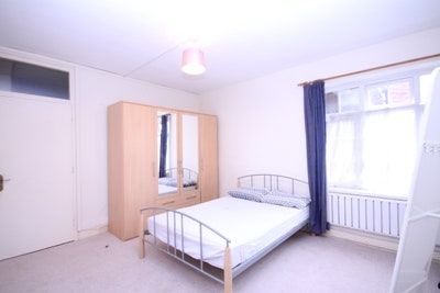 Bright Double Room Available – SW17 (Bills inc) Ad Main Photo