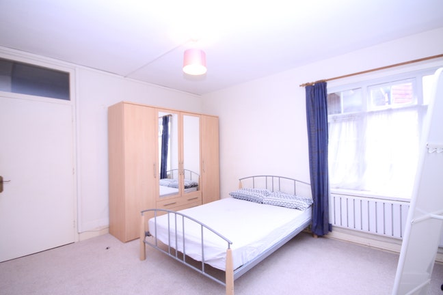 Bright Double Room Available – SW17 (Bills inc) Ad Main Photo