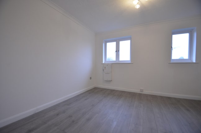 1 bed House in Stanwell Main Photo