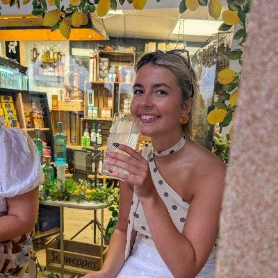 I’m looking for a friendly, all-female hous... Main Photo