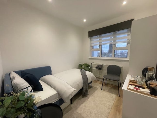 Single Room in Modern Refurbished Flat Main Photo