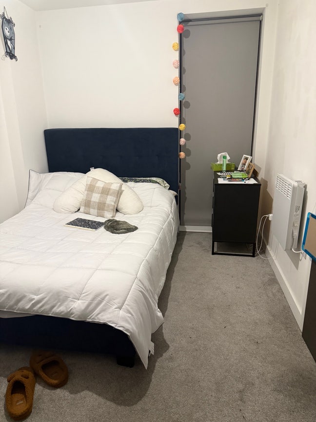 Ensuite bedroom available in Salford -females only Main Photo