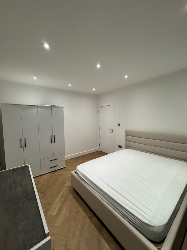 2 Modern Double Rooms in Newly Refurbished Home  Main Photo