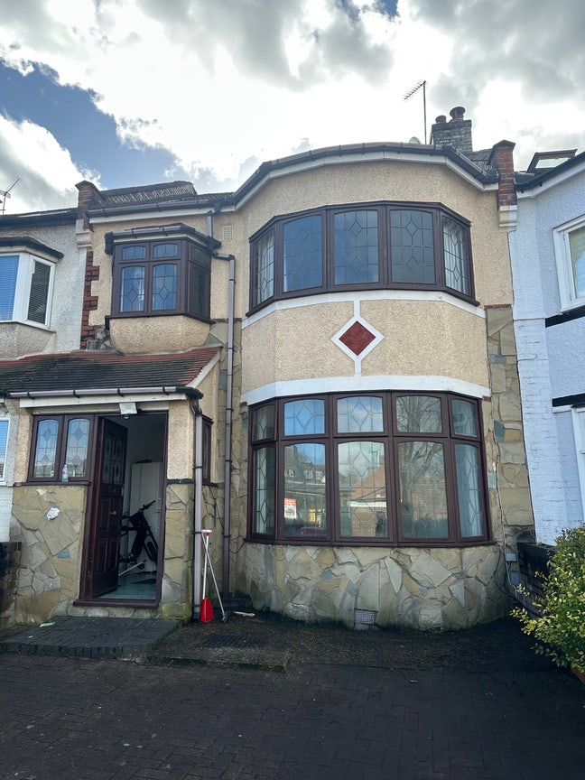 3 Large Double Rooms Available – N8 8QG Main Photo