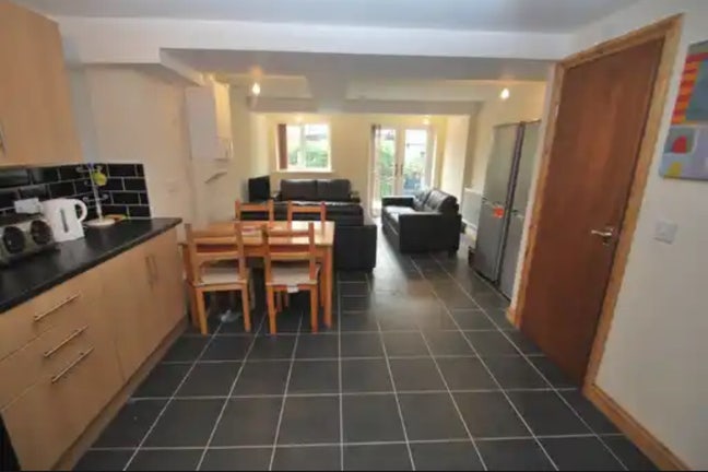 Double room to rent in a 6 bed house in Cathays Main Photo