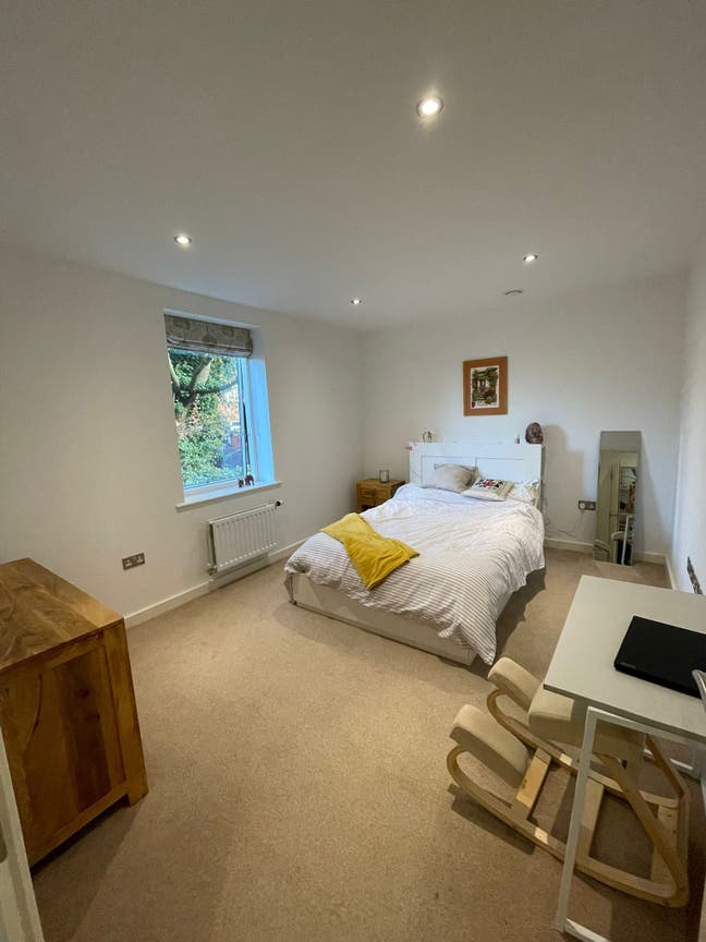 Bright room in Willesden Green- Female preferred Main Photo