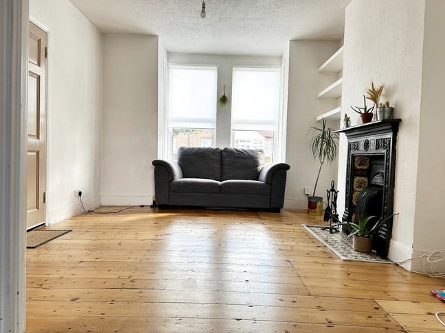 One Bed Garden Flat in Walthamstow - Unfurnished  Main Photo