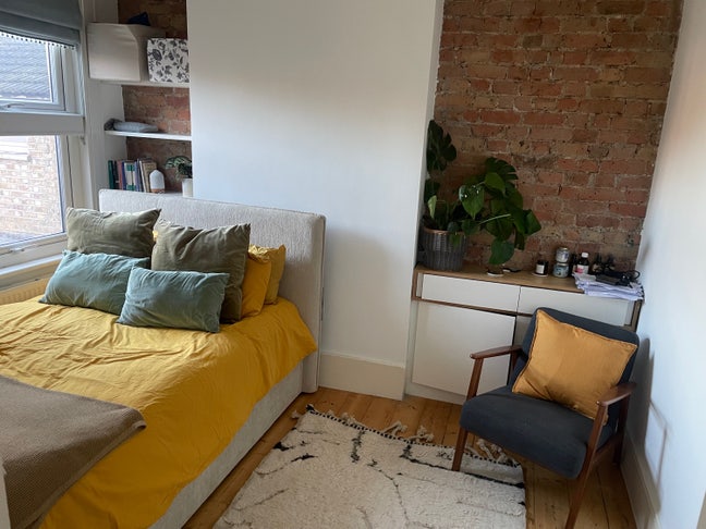 Spacious double room in beautiful queer flat Main Photo