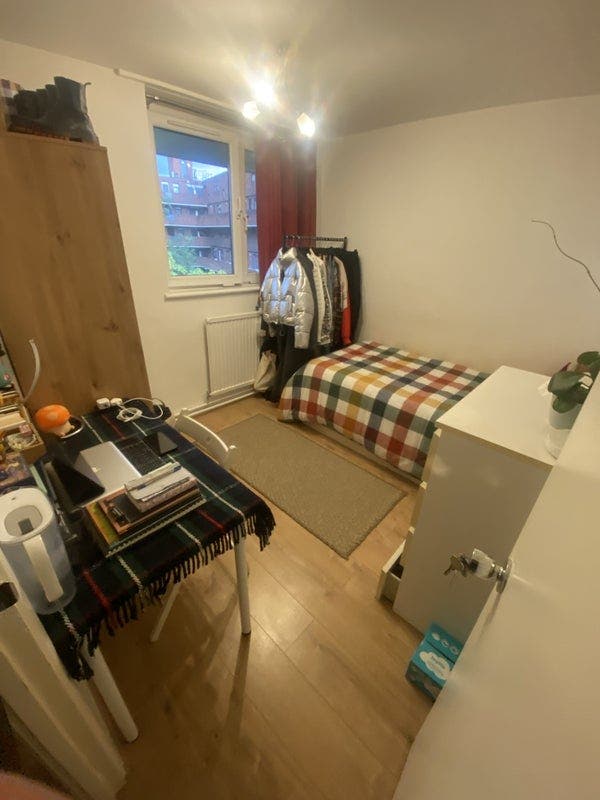 Double Room for Single Occupanc All Bills Included Main Photo