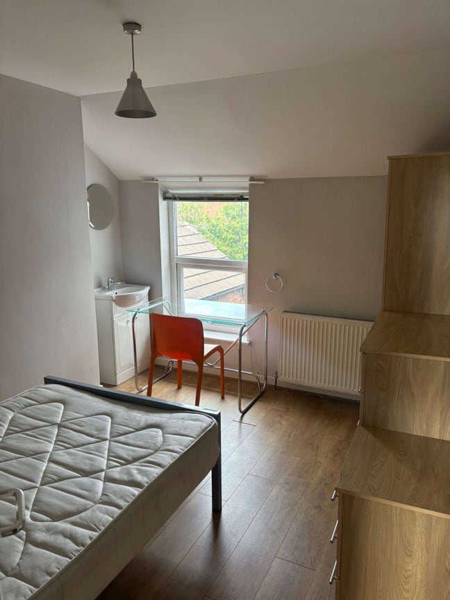 Tenancy Takeover Available in Fallowfield, MCR Main Photo