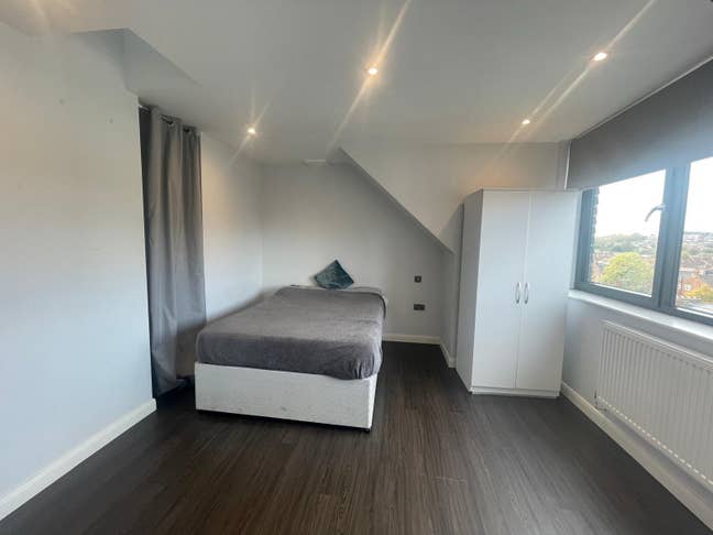 Studio Flat to rent in Cricklewood Main Photo
