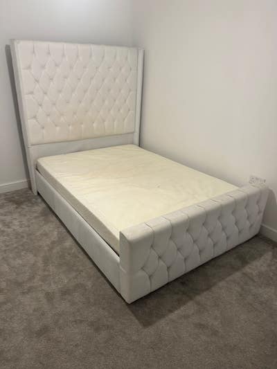 En-Suite room is available for rent in - NN8 6DF Main Photo