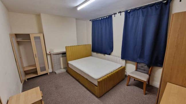 Large Double Room – 5 Mins from Ilford Station IG1 Main Photo