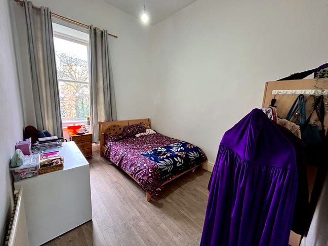 Lovely Room in Shared Flat Available, G3 West End Main Photo