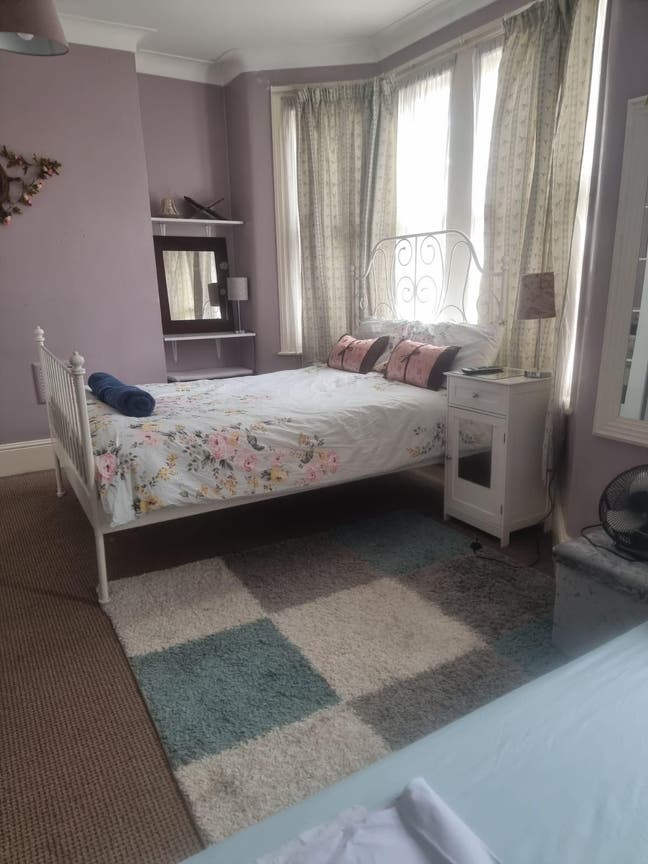 Premium Rooms in Renovated 3-Bed House – E10 6HB | Main Photo