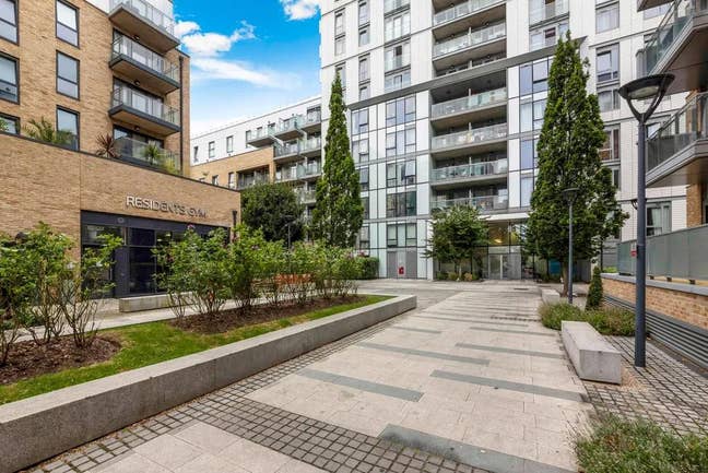 Canary Wharf/Poplar*2Rooms*3Beds Modern Apartment  Main Photo