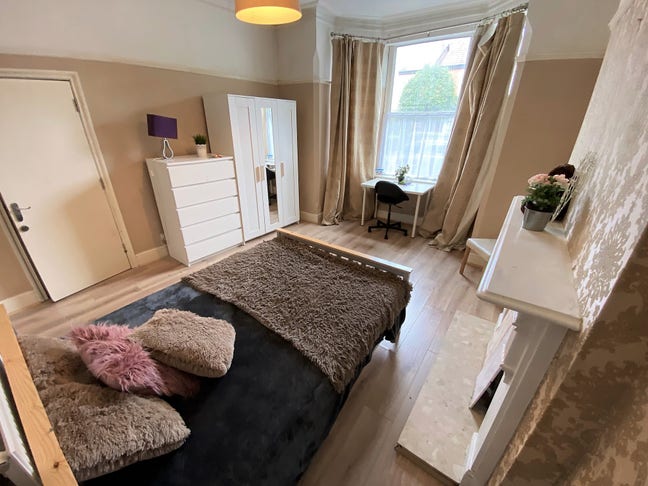 Stunning prof houseshare Main Photo