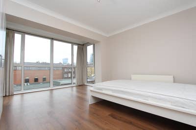 Modern Flat- Iconic Tower Bridge on Your Doorstep Main Photo