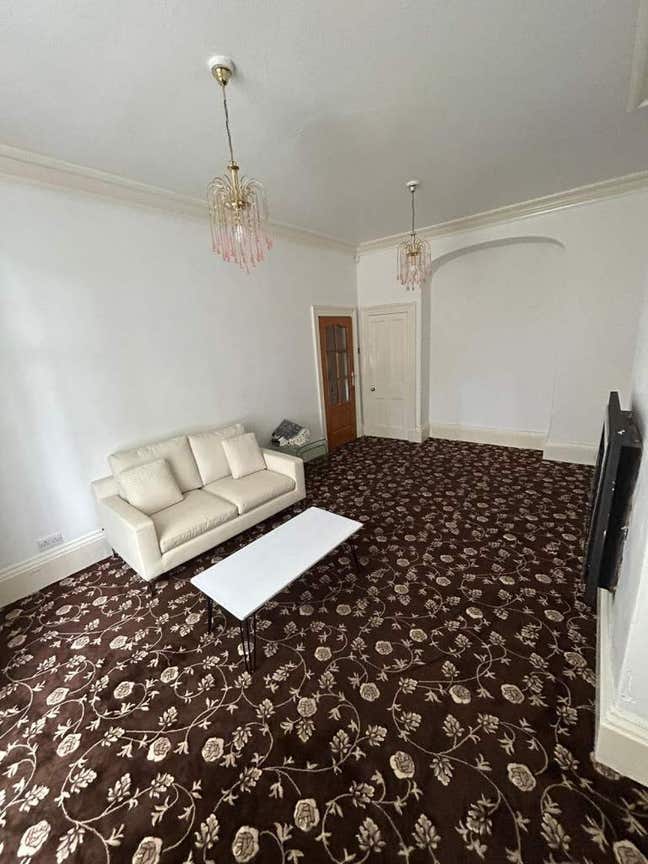 4-bedroom house available in OL16 1UT Main Photo