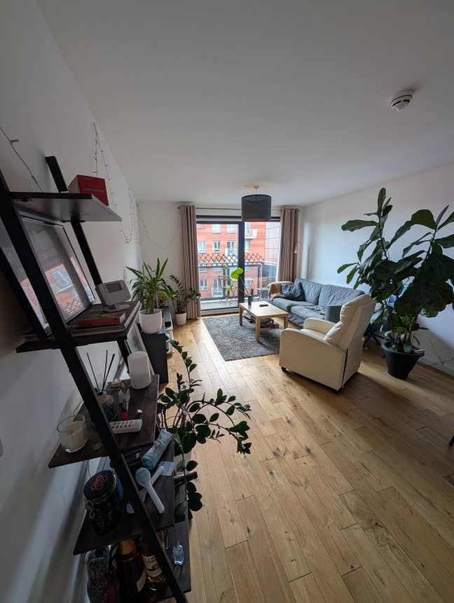 Double room - Cozy top 8th floor 2 beds flat Main Photo