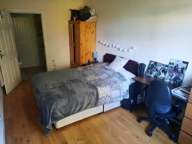 Double bedroom & ensuite to rent in shared house  Main Photo