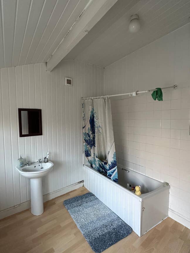 Two rooms available.  Main Photo