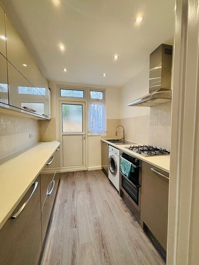 Newly done 6Bedroom house Available in Barking Main Photo
