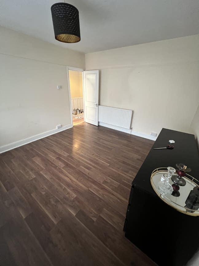 Double Room to Let Main Photo