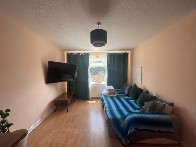 West london room 1 person - 2 private gardens Main Photo