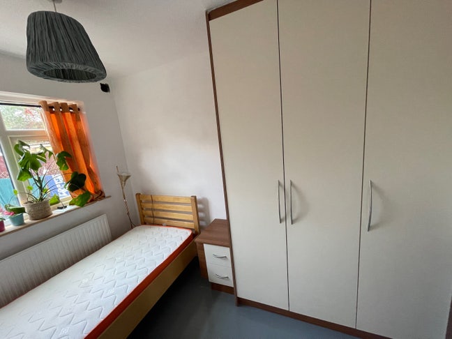 West london room one female - private gardens Main Photo