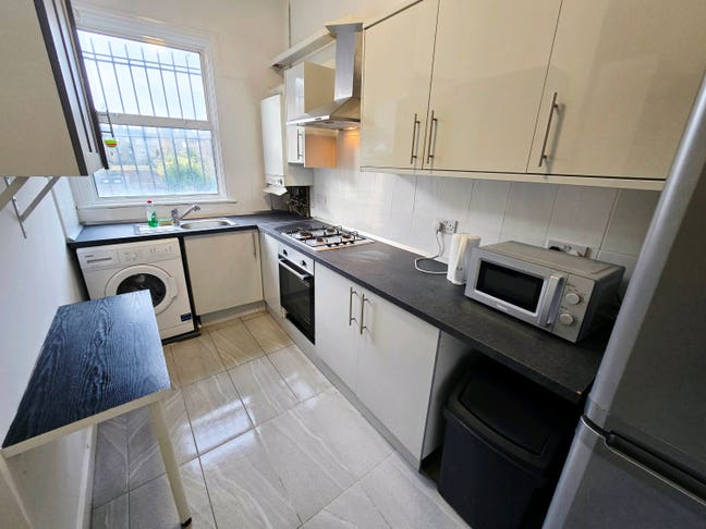 Double bedrooms bills included!  Main Photo