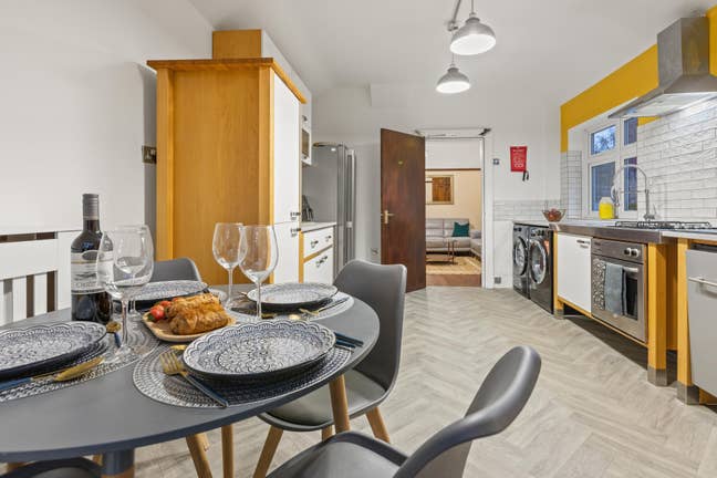 Only 1 left-Gardener/Cleaner/Parking/Netflix/Bills Main Photo