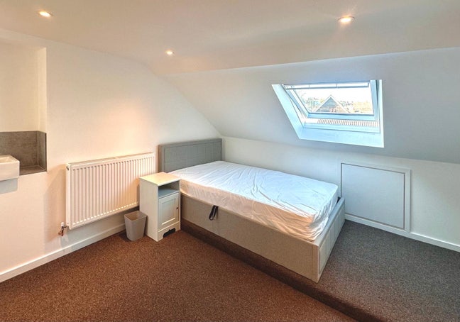 X2 Renovated  Rooms - IP4, Low Deposit, No Fees Main Photo