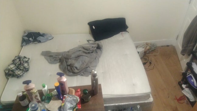 3 Sharing room available for rent Main Photo