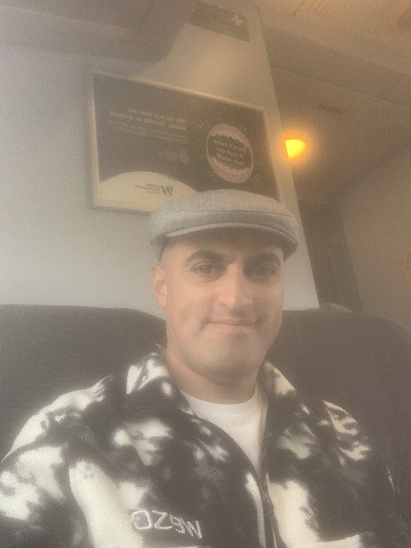 Professional Male seeks a single or double room Main Photo